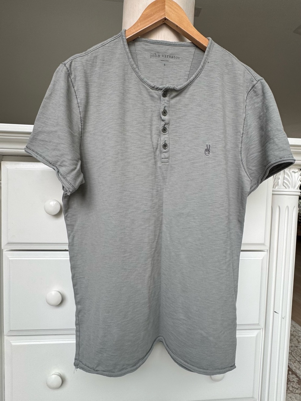 John Varvatos Men’s Light Gray Henley Short Sleeve Shirt S